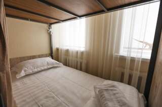 Хостелы Coliving DOM Бишкек Спальное место на двухъярусной кровати в общем номере для мужчин и женщин-3