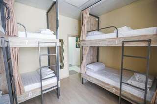 Хостелы Coliving DOM Бишкек Спальное место на двухъярусной кровати в общем номере для мужчин и женщин-7
