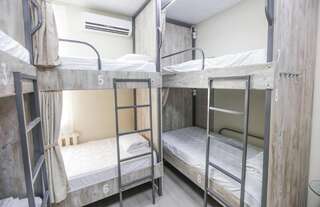 Хостелы Coliving DOM Бишкек Спальное место на двухъярусной кровати в общем номере для мужчин и женщин-6